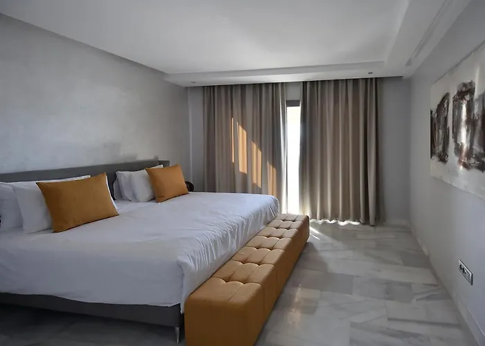 Le Yacht Suites Hotel