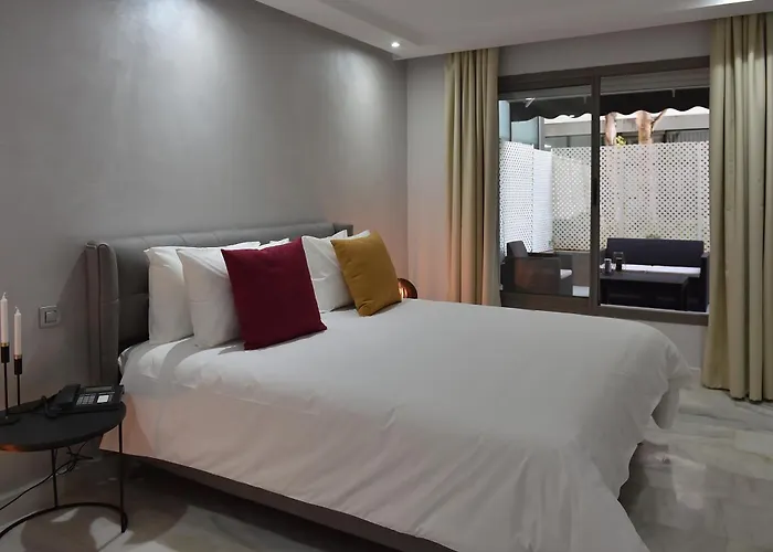 Le Yacht Suites Hotel